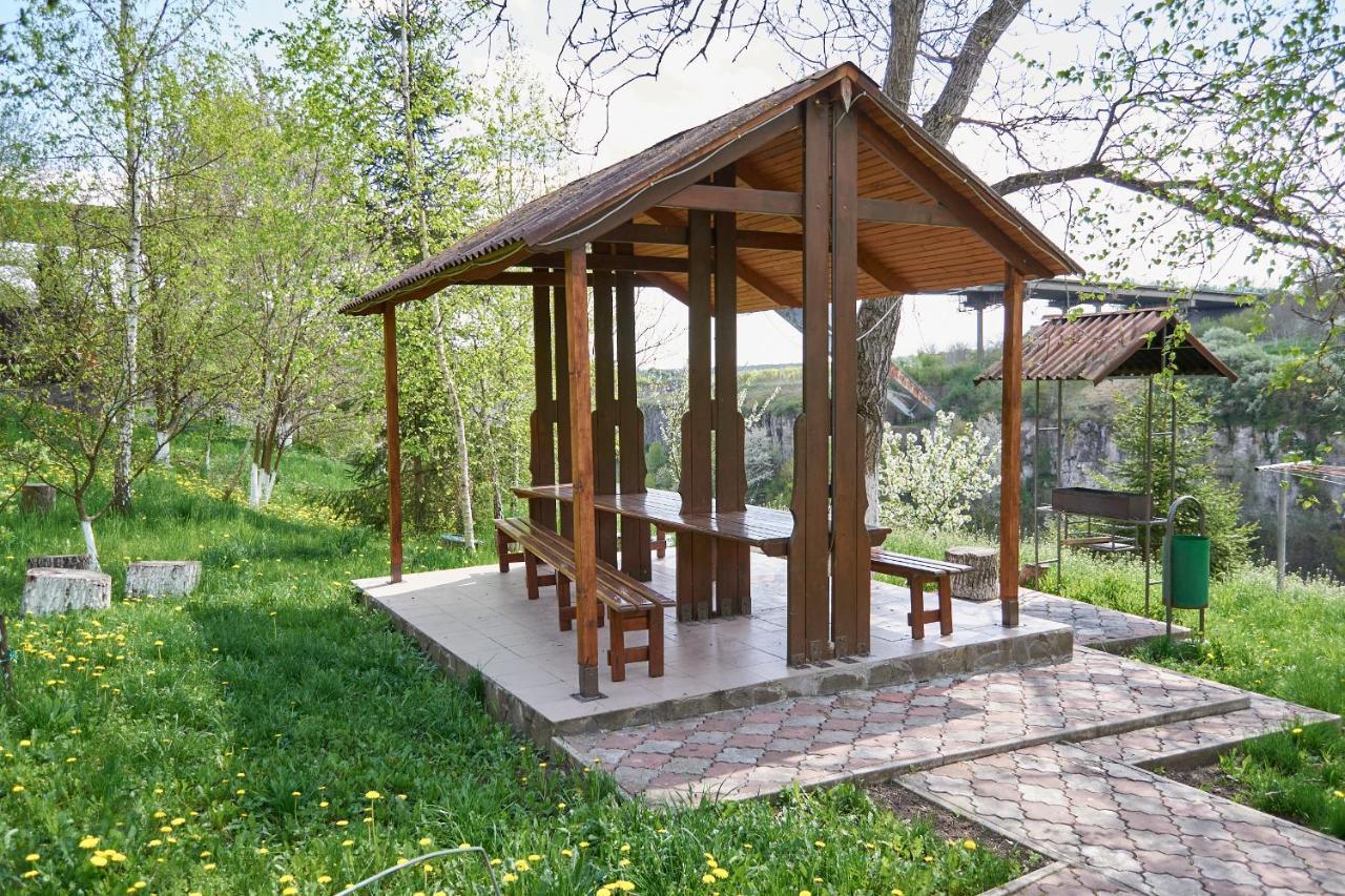 Каприз Hotel Kamjanyi Potoki Kültér fotó